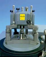 Head with the holder of a sample